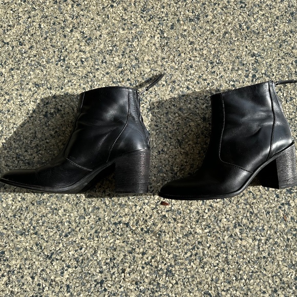 made well black leather back zip ankle booties size 9.5 - Picture 1 of 3